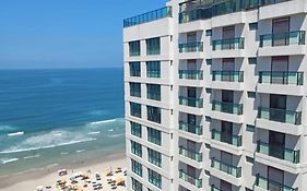 Apartamento Pé na Areia na Praia das Pitangueiras